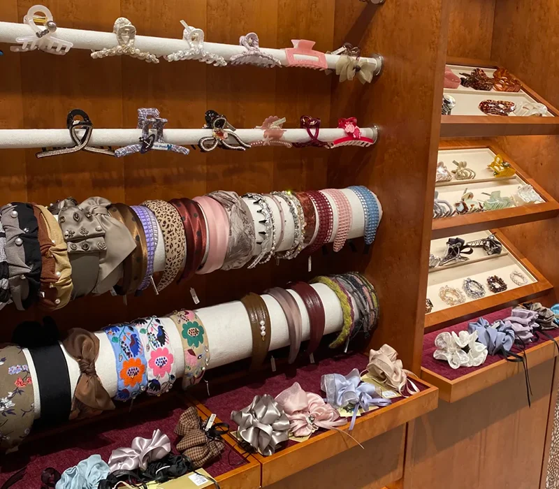 Creative Shelf Hair Accessory Combination Display